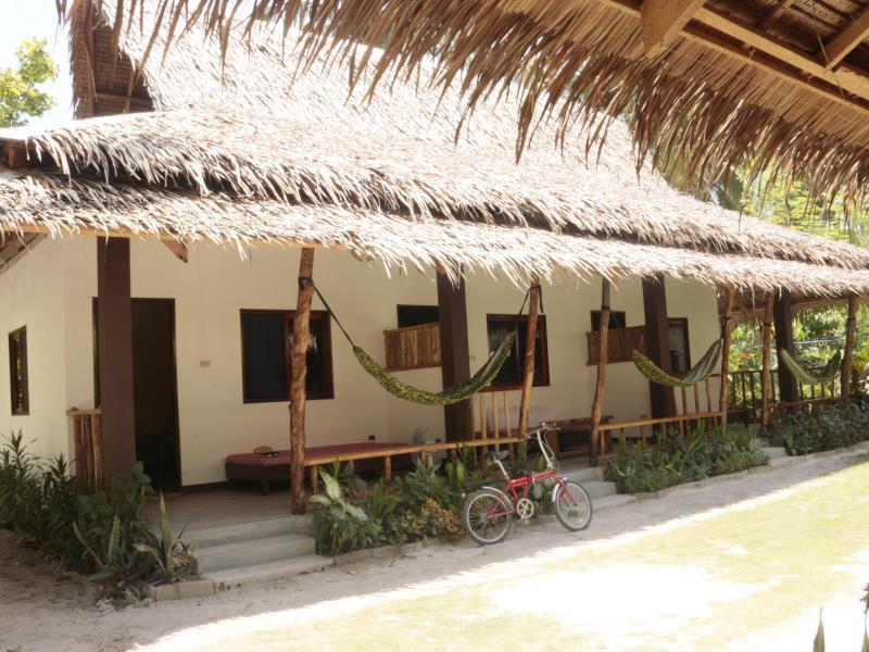 Pesangan Surfcamp Hotel Siargao Esterno foto