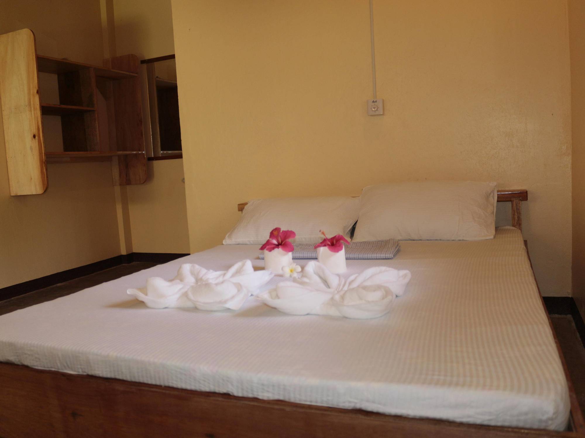 Pesangan Surfcamp Hotel Siargao Esterno foto